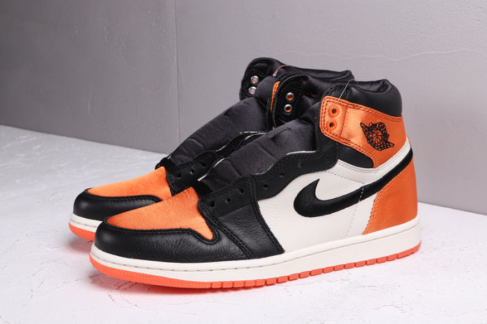 AJ 1 High Retro Classics Shoes AV3725-010