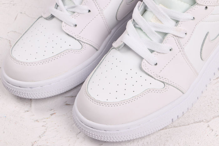Women's AJ 1 Mid Retro Classics Shoes 555112-661