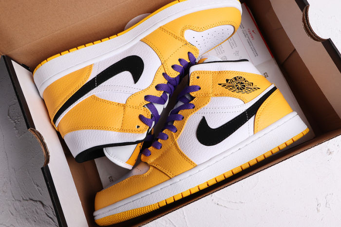 AJ 1 Mid Retro Classics Shoes 852542-700