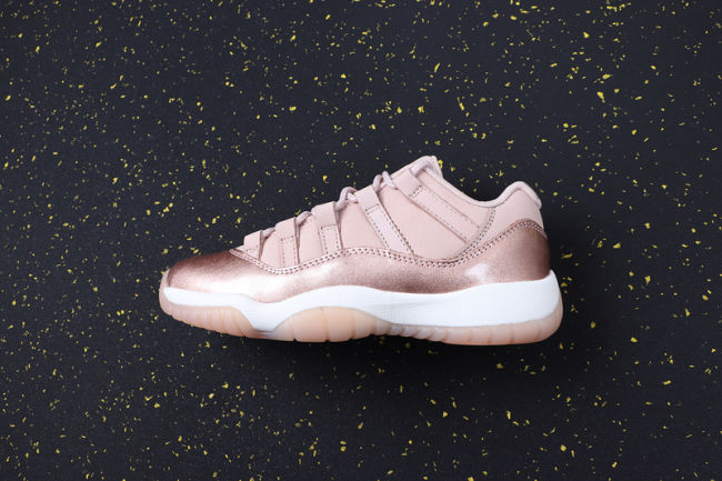 Women's AJ11 Retro Classics Basketball Shoes AH7860-105