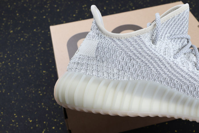 YEEZY BOOST 350 V2