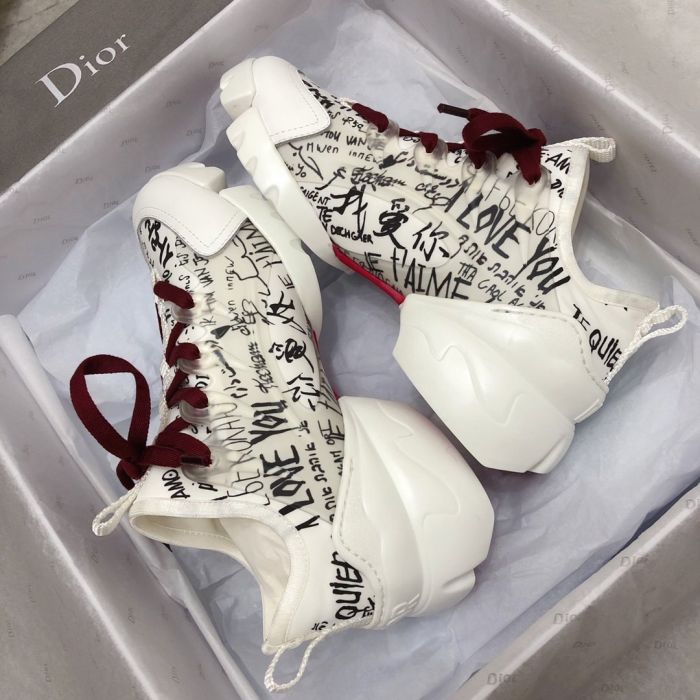 Dior's jogging shoes for sports and leisure