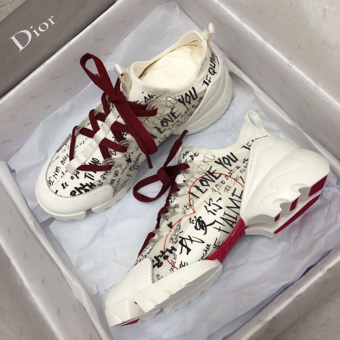 Dior's jogging shoes for sports and leisure