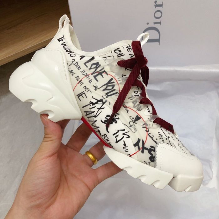 Dior's jogging shoes for sports and leisure