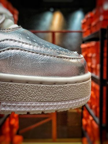 Louis Vuitton archlight sneakers LV leather color blocking reduces mesh movement.