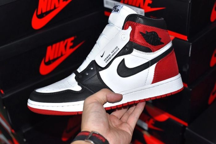 Air Jordan 1 Satin Black Toe