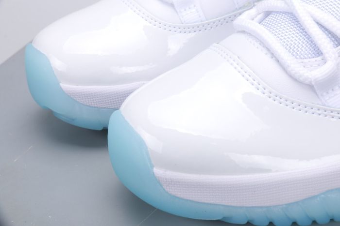 Air Jordan 11 Low Legend Blue