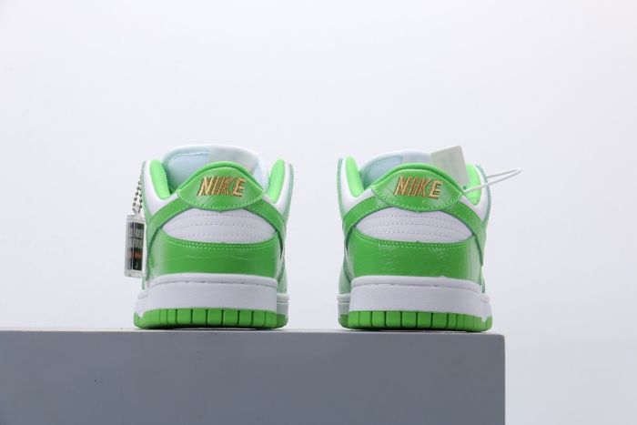 Supreme X Nike SB Dunk Low “Mean Green”