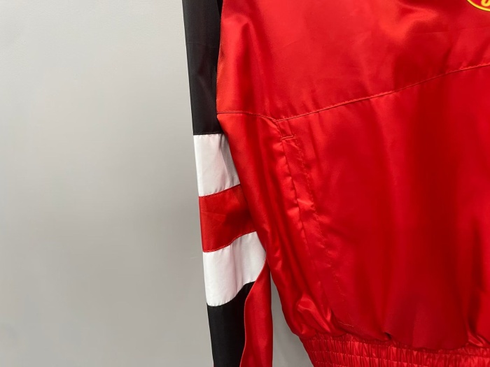 Manchester Utd 23/24 Wind Coat - Red/Black
