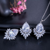 2020 new exquisite 2 piece / set women's jewelry set with dazzling clear crystal large flower pendant necklace and earring