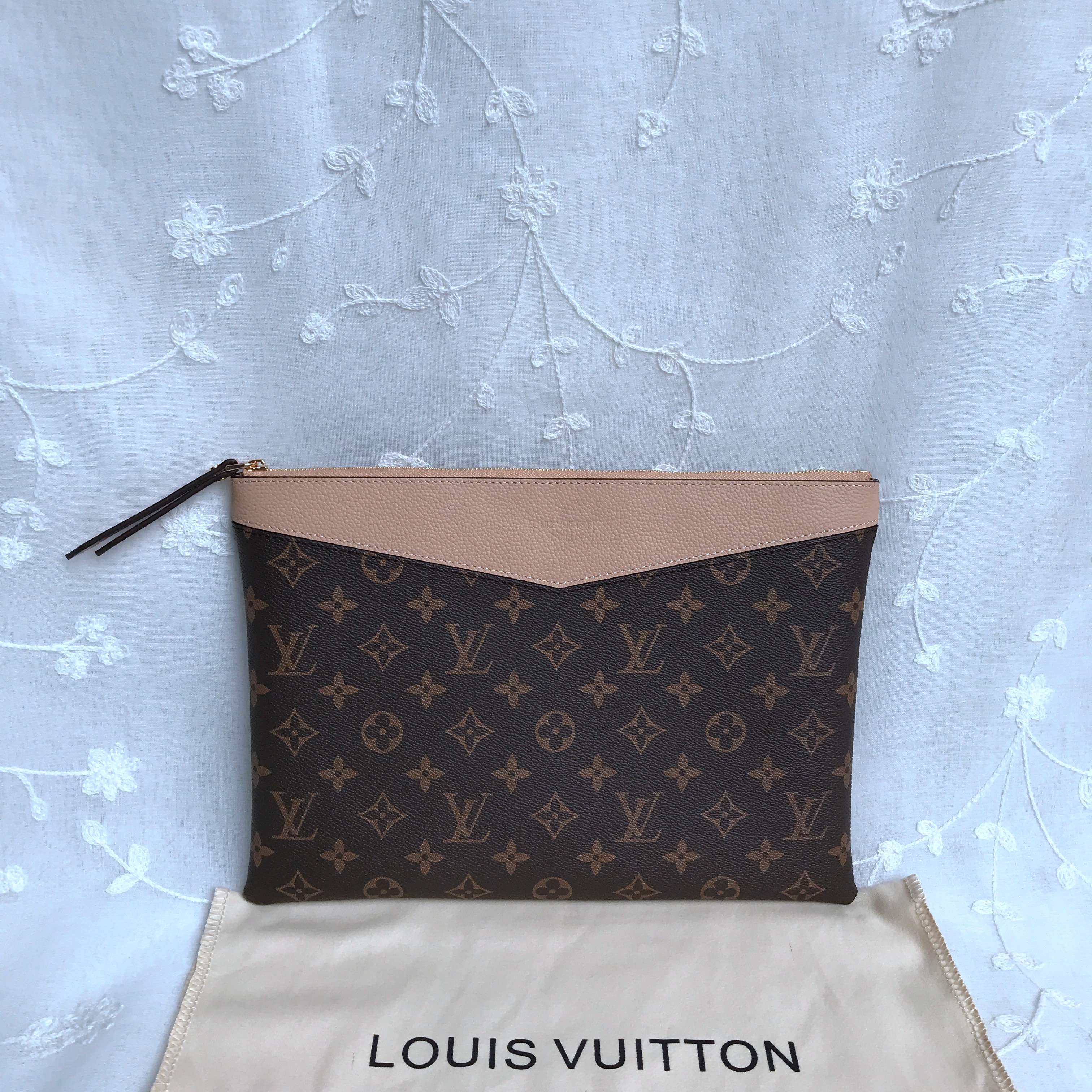 LV Daily Clutch M64591