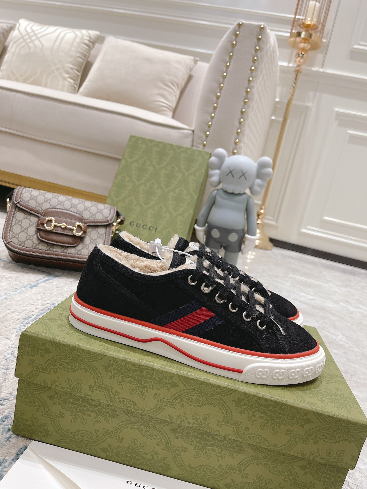 Gucci shoe159
