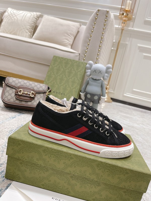 Gucci shoe159
