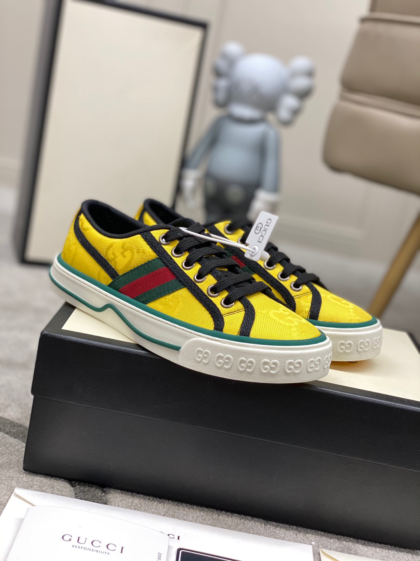 Gucci shoe210