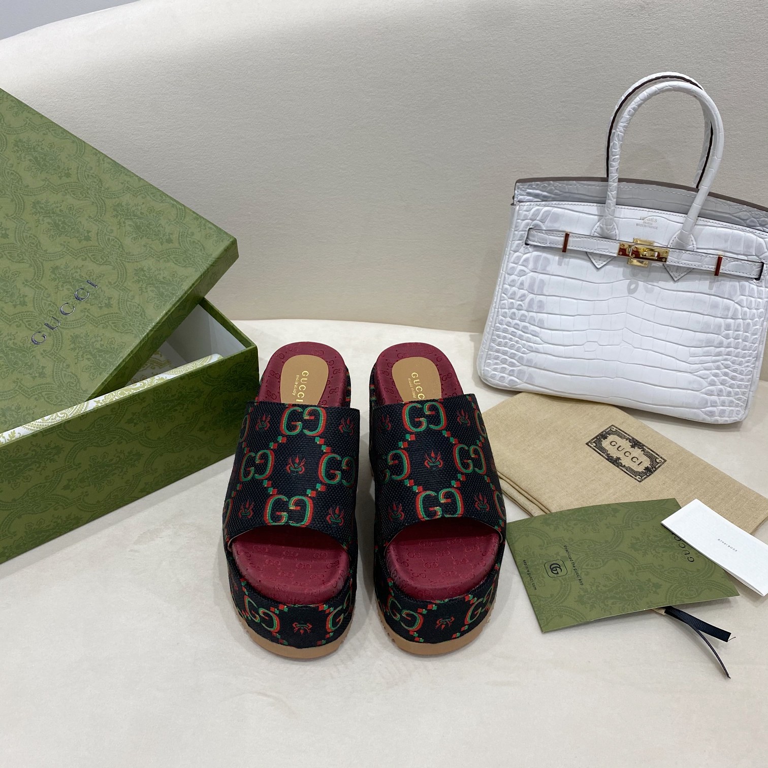 Gucci shoe373