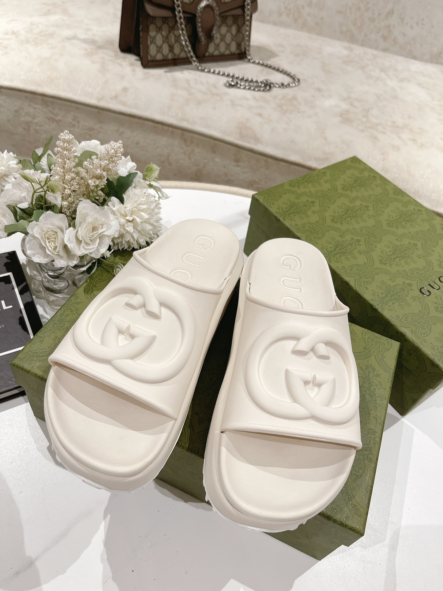Gucci shoe423