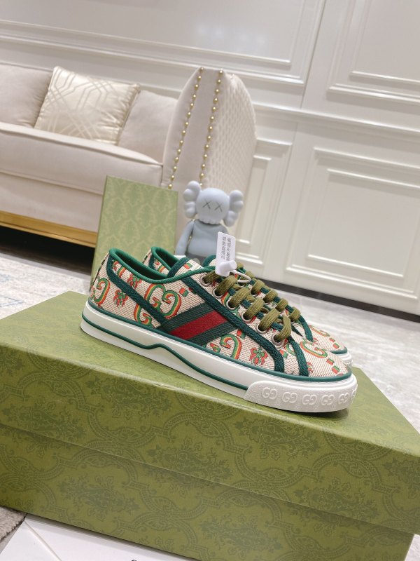 Gucci shoe137