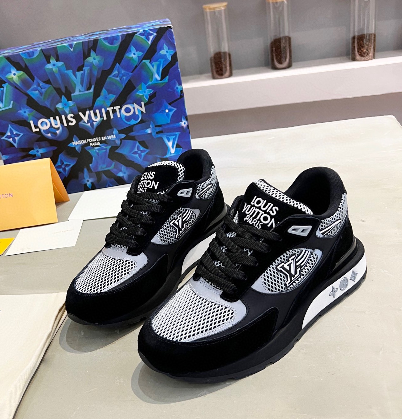 LV shoes129