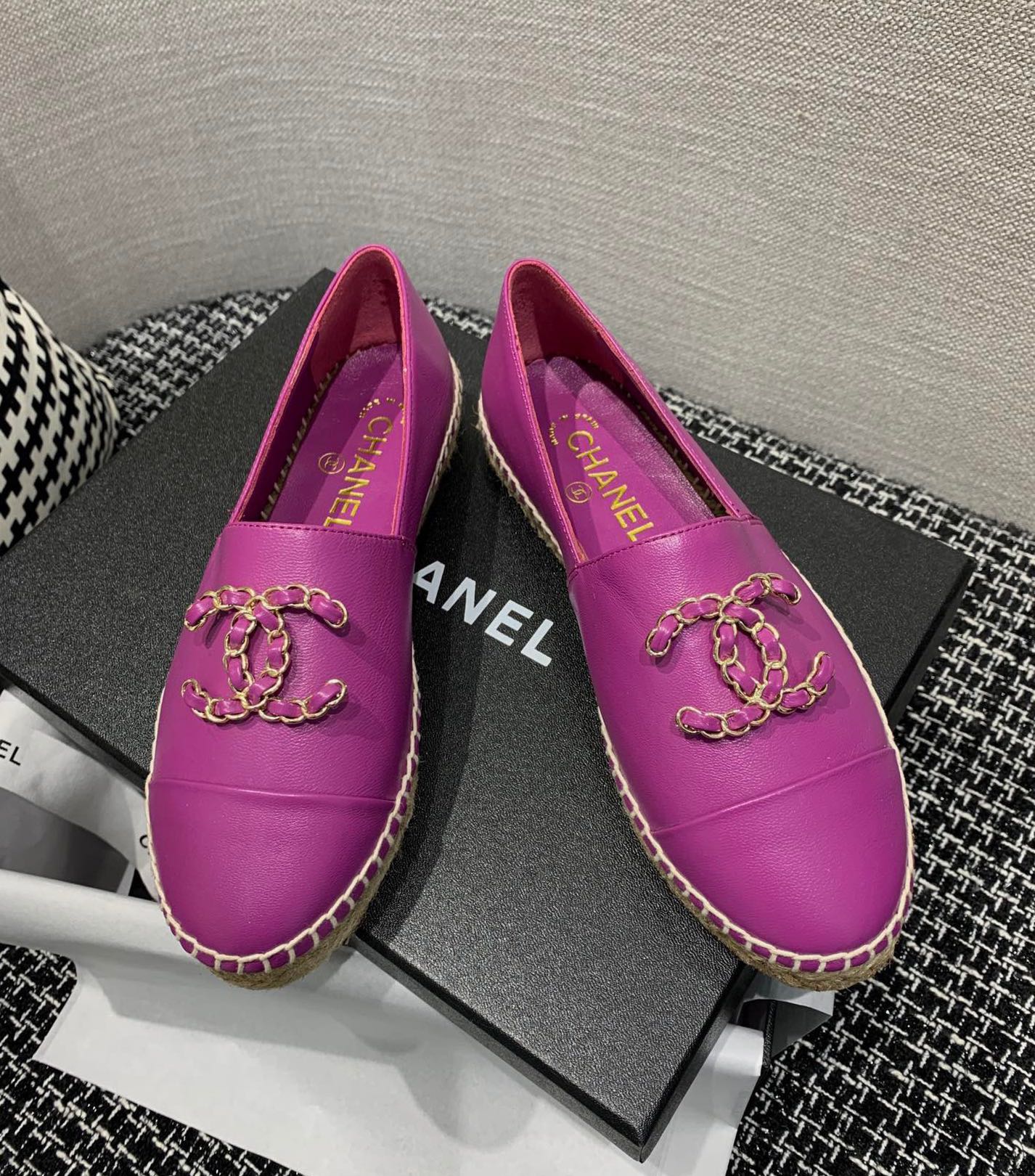 Chanel Shoes389