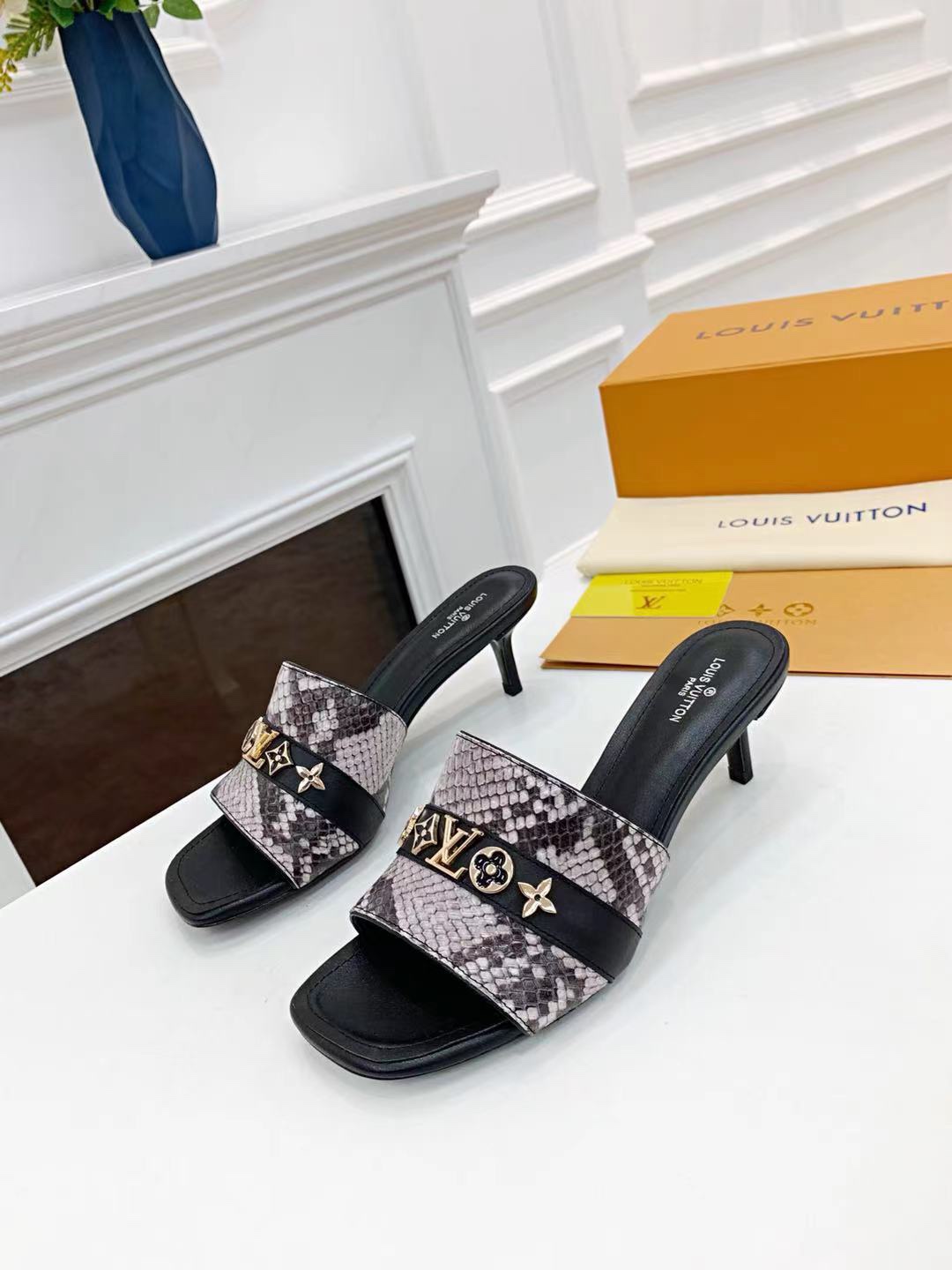 LV shoes82