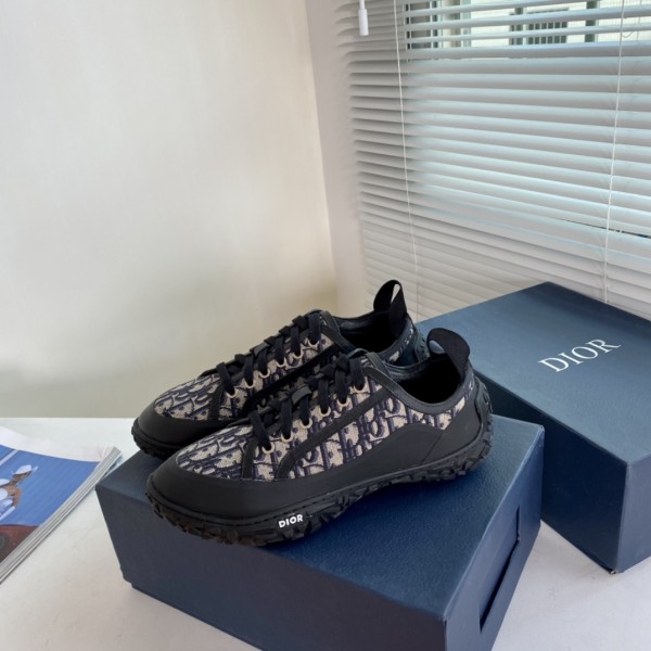 Dior shoes390