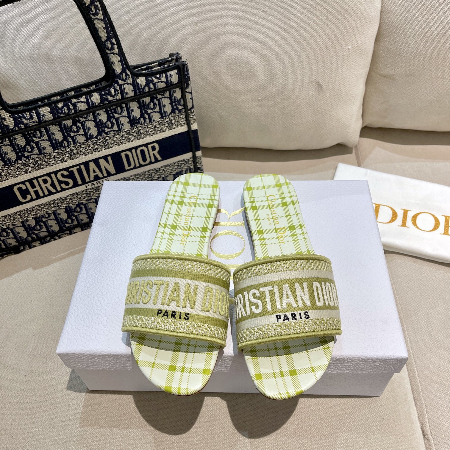 Dior shoes87