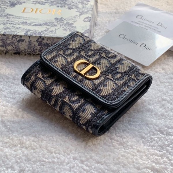 Dior wallet37