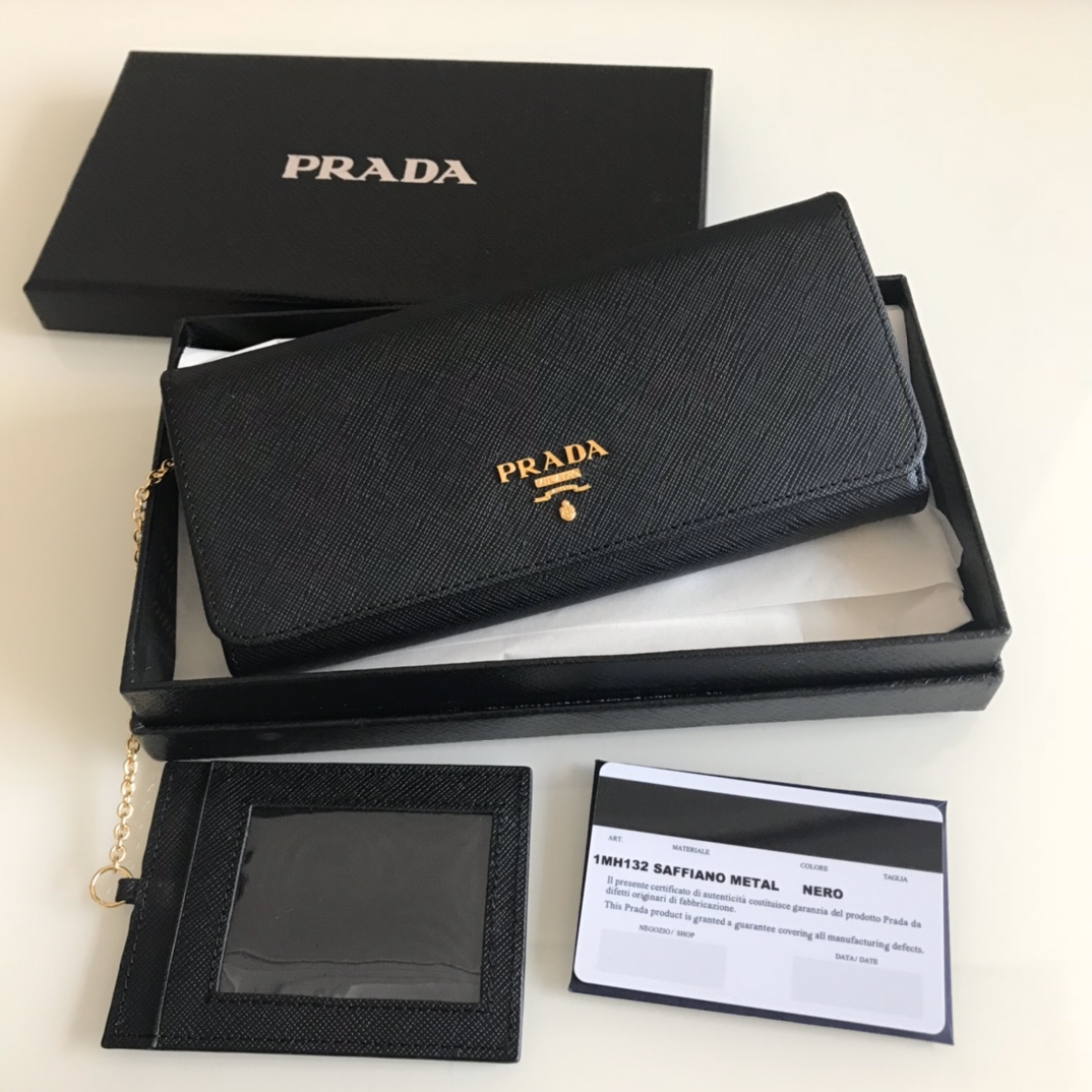 Prada wallet 39