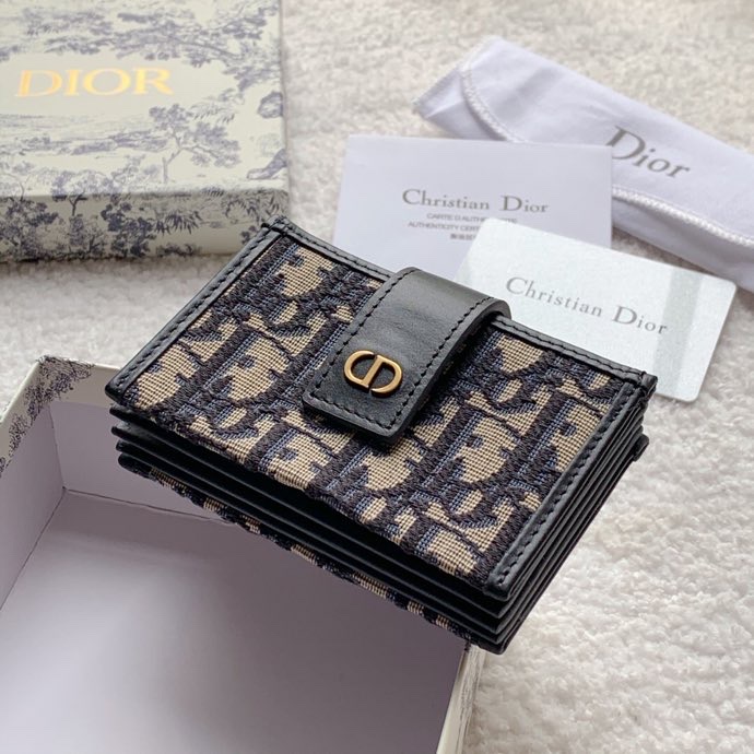 Dior wallet42