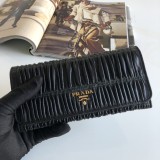 Prada wallet 38