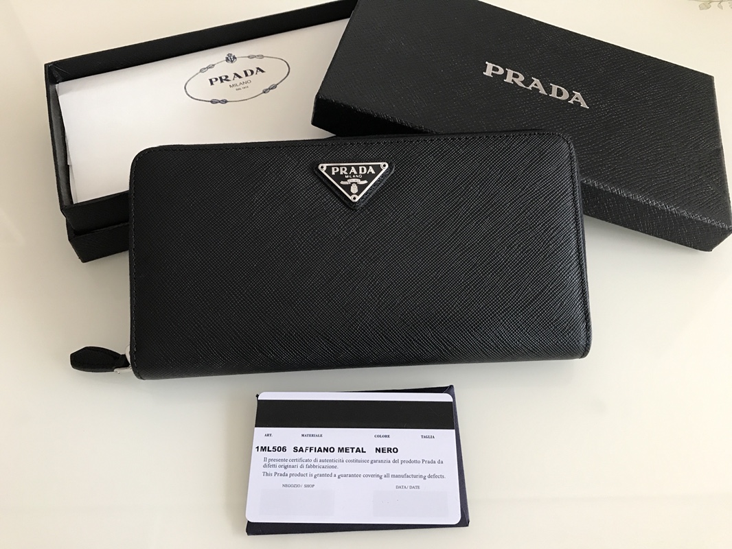 Prada wallet 80