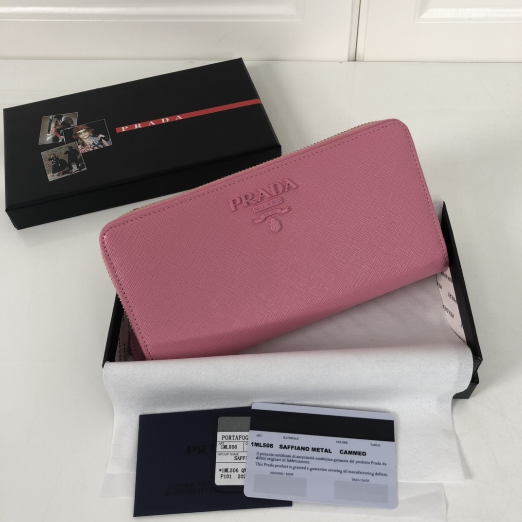 Prada wallet 47