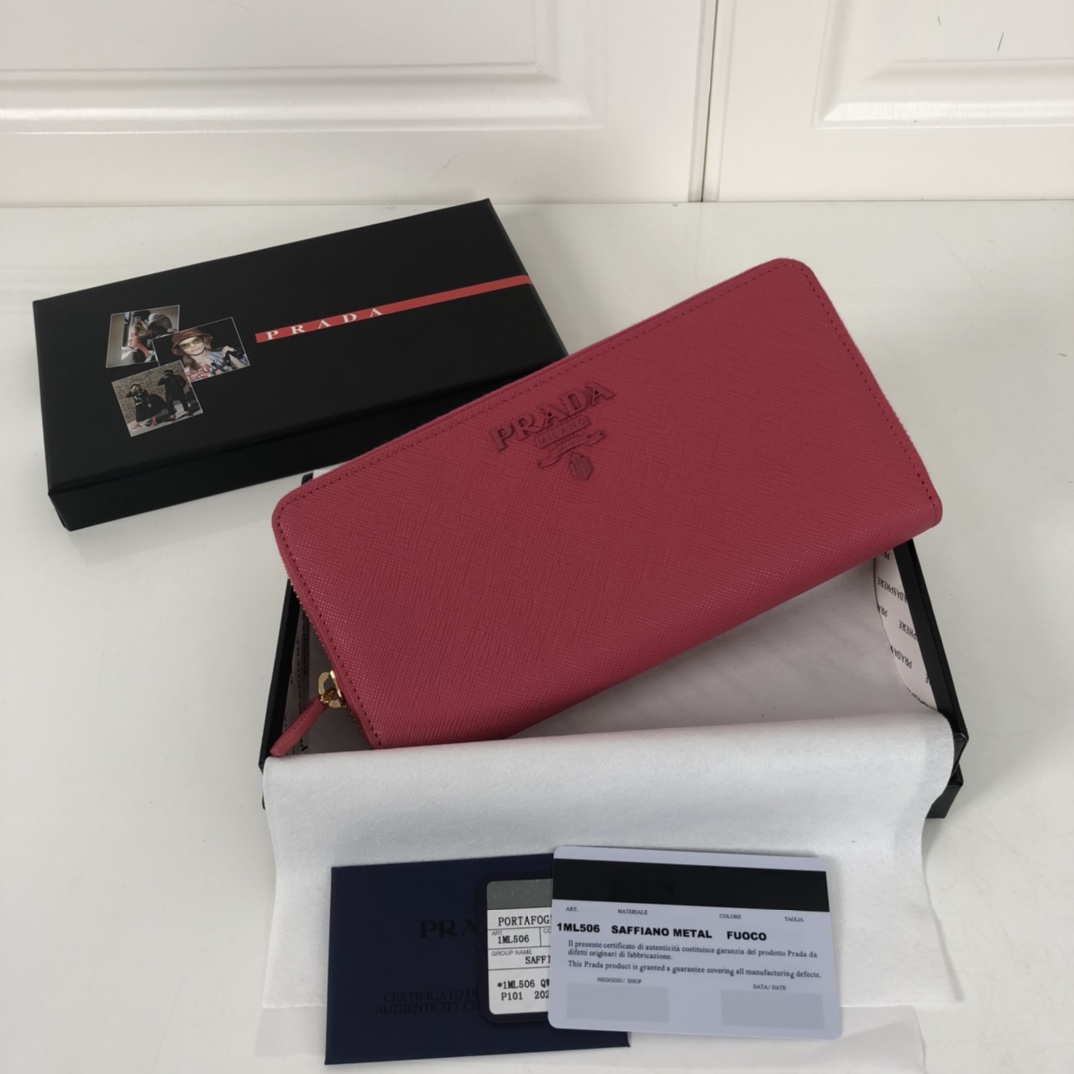 Prada wallet 48