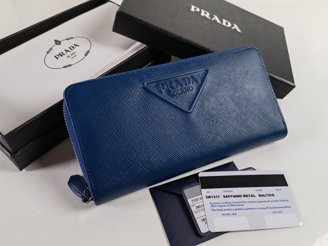 Prada wallet 11