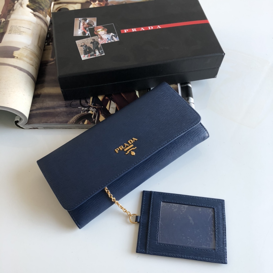 Prada wallet 37