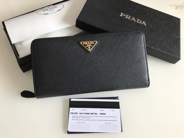 Prada wallet 81