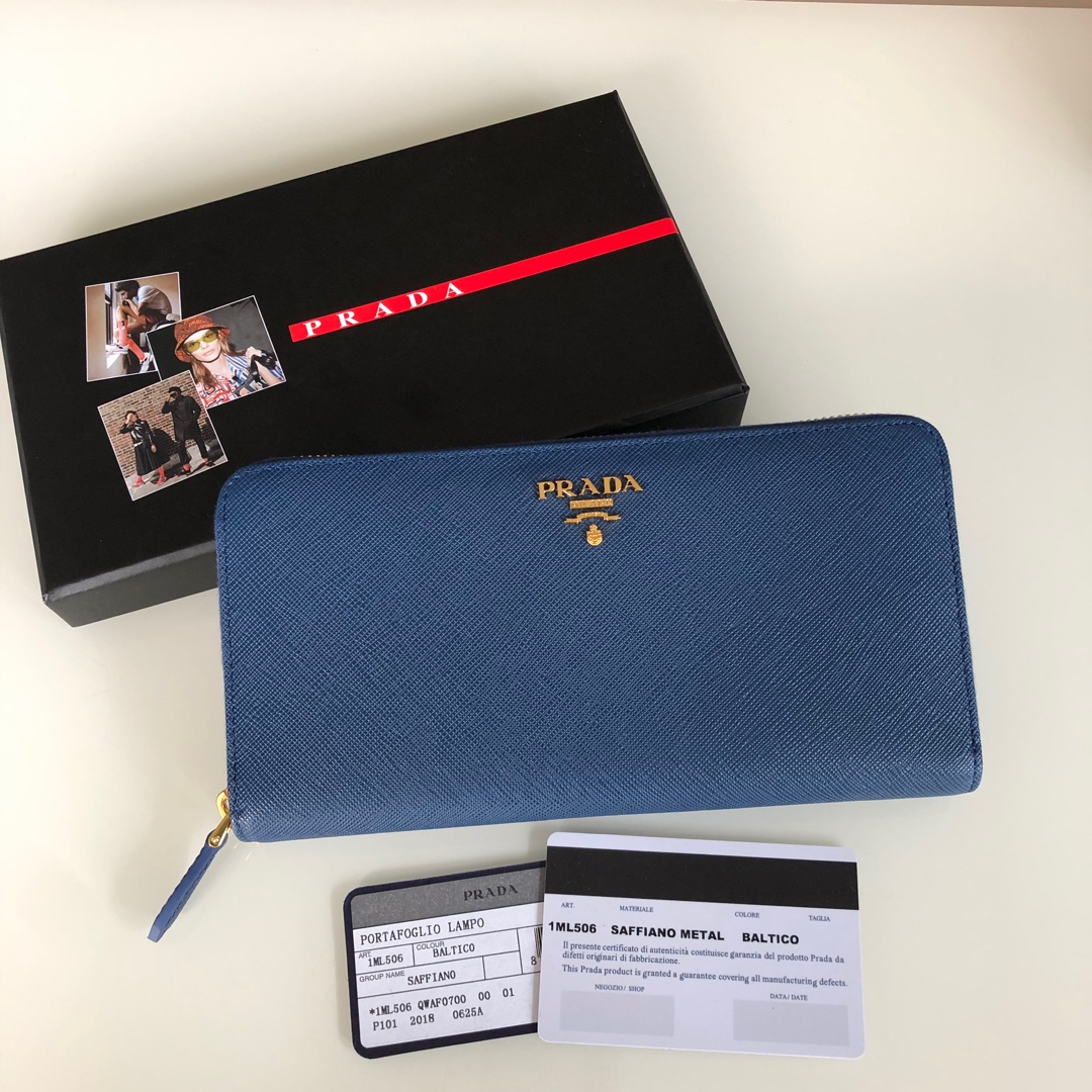 Prada wallet 32
