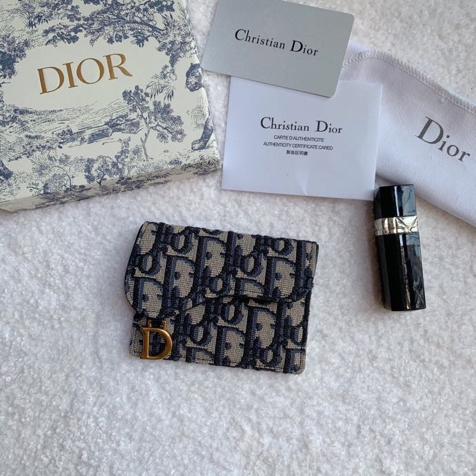 Dior wallet35