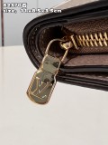 M82370
