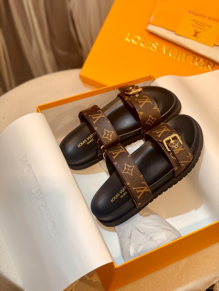 LV Slippers 95424