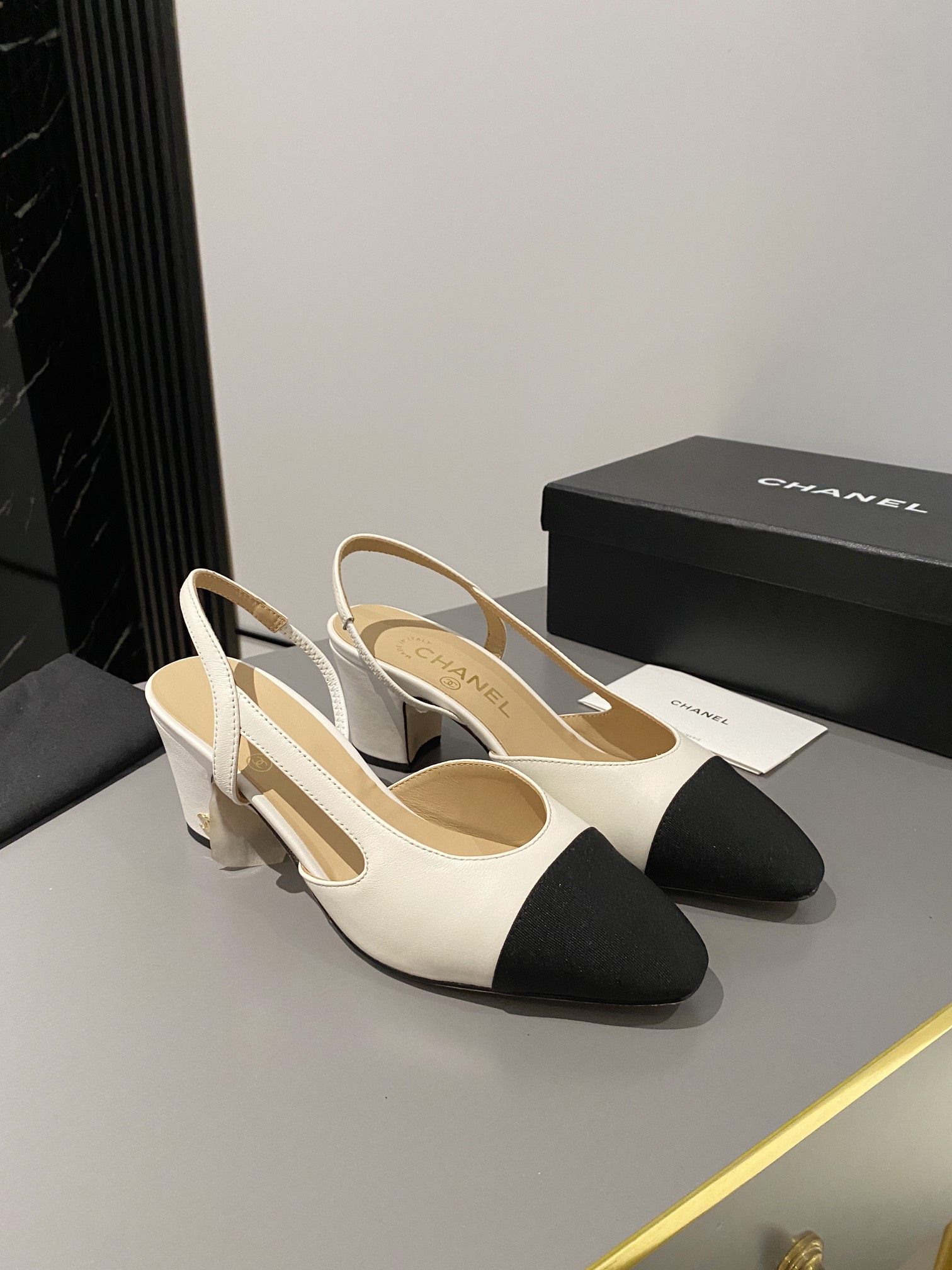 Chanel Shoes381