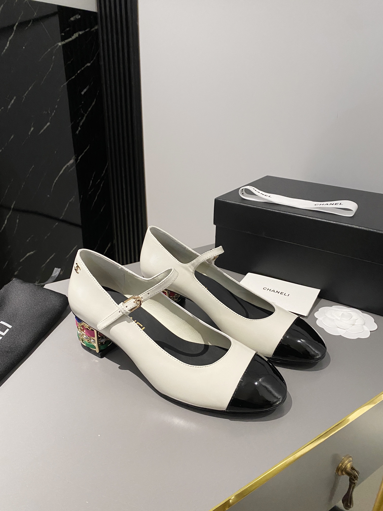 Chanel Shoes323