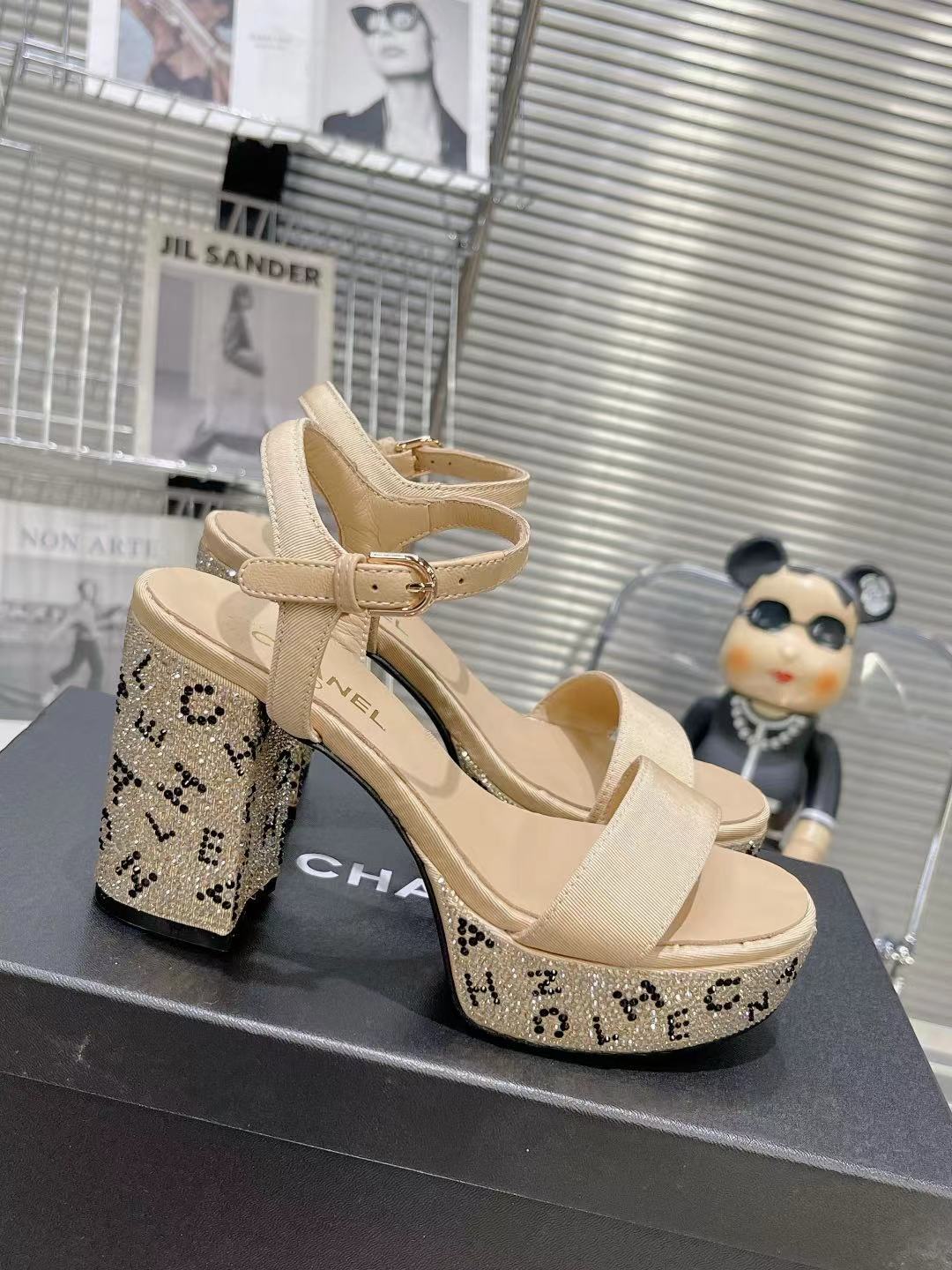 Chanel Shoes371