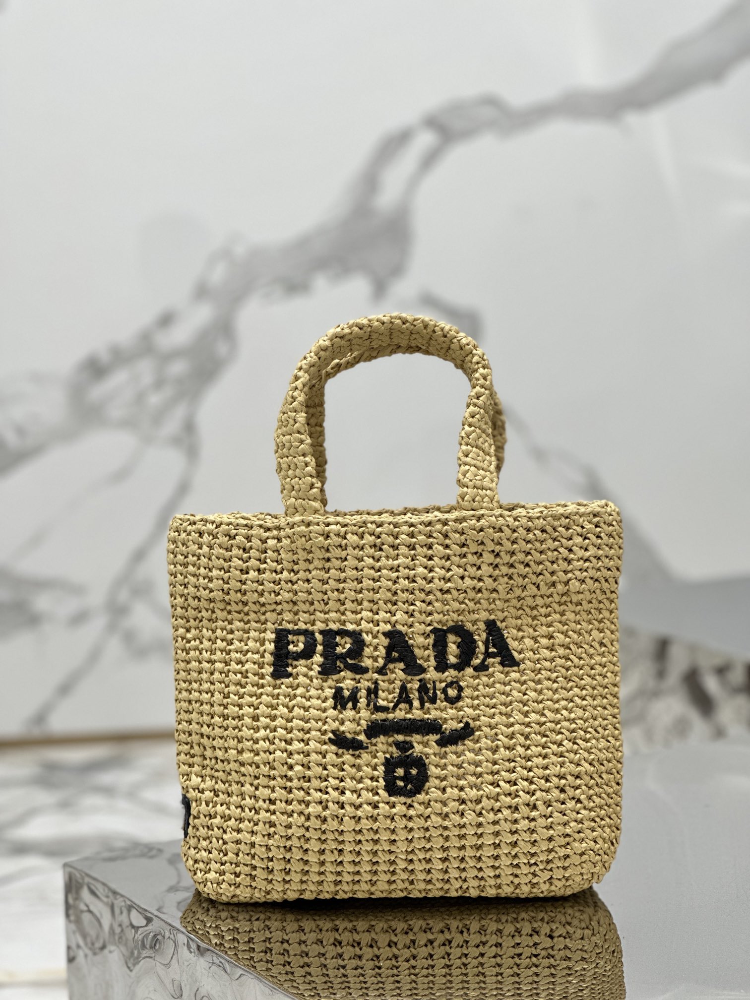 Prada 24x 24x 8cm 1BG422