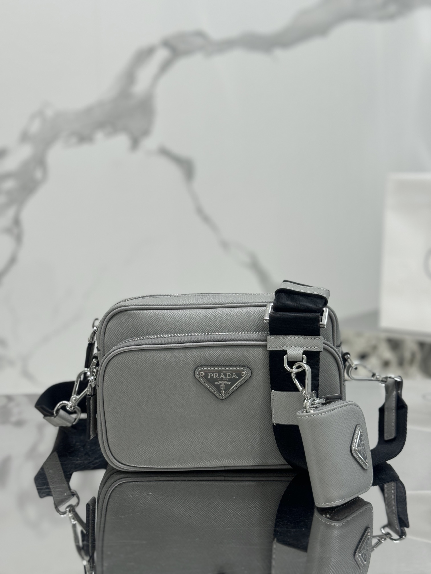 Prada 20x 13.5x 7cm 2VH170