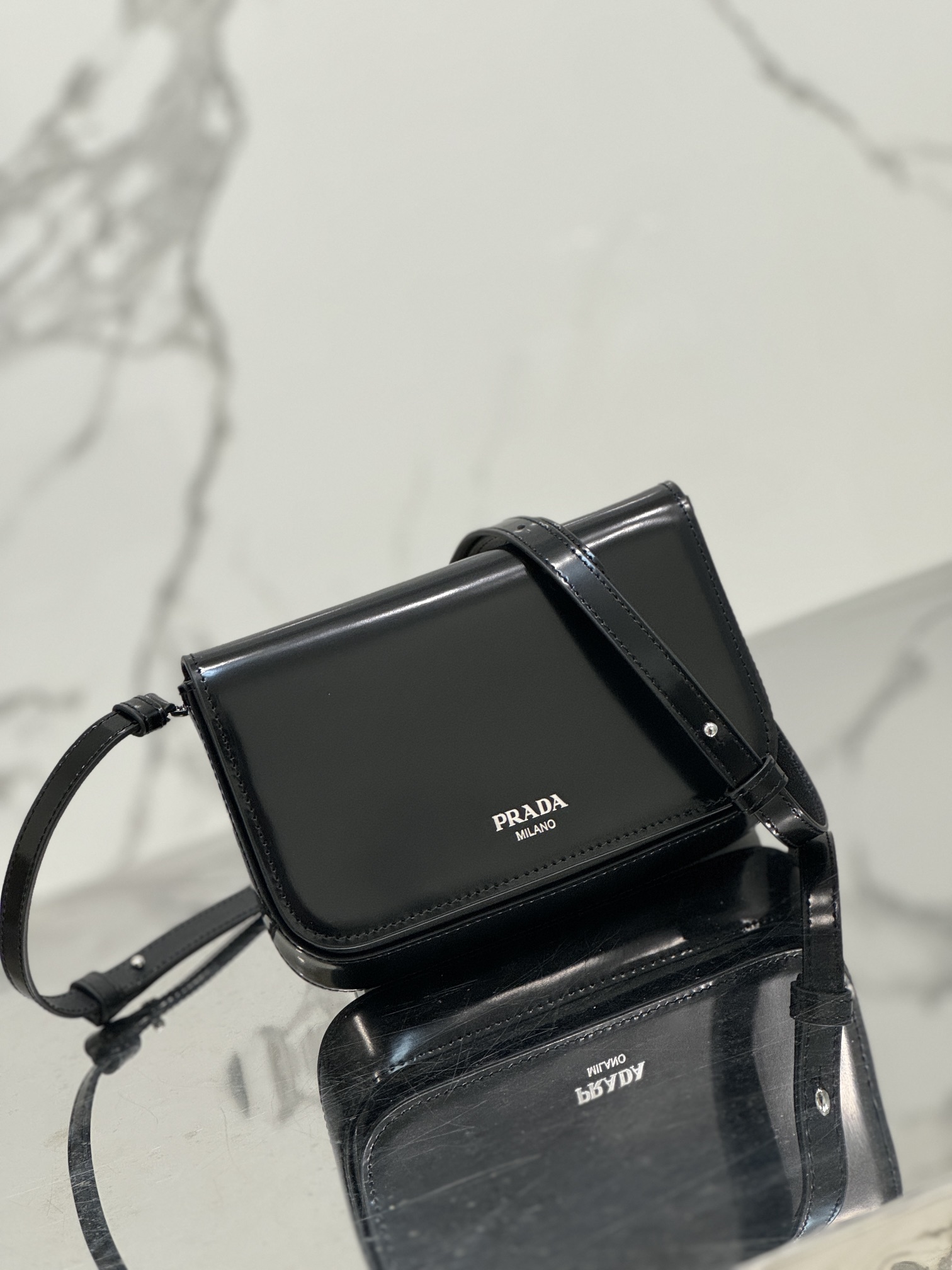 Prada 18*12.5*2.5cm 2VD061