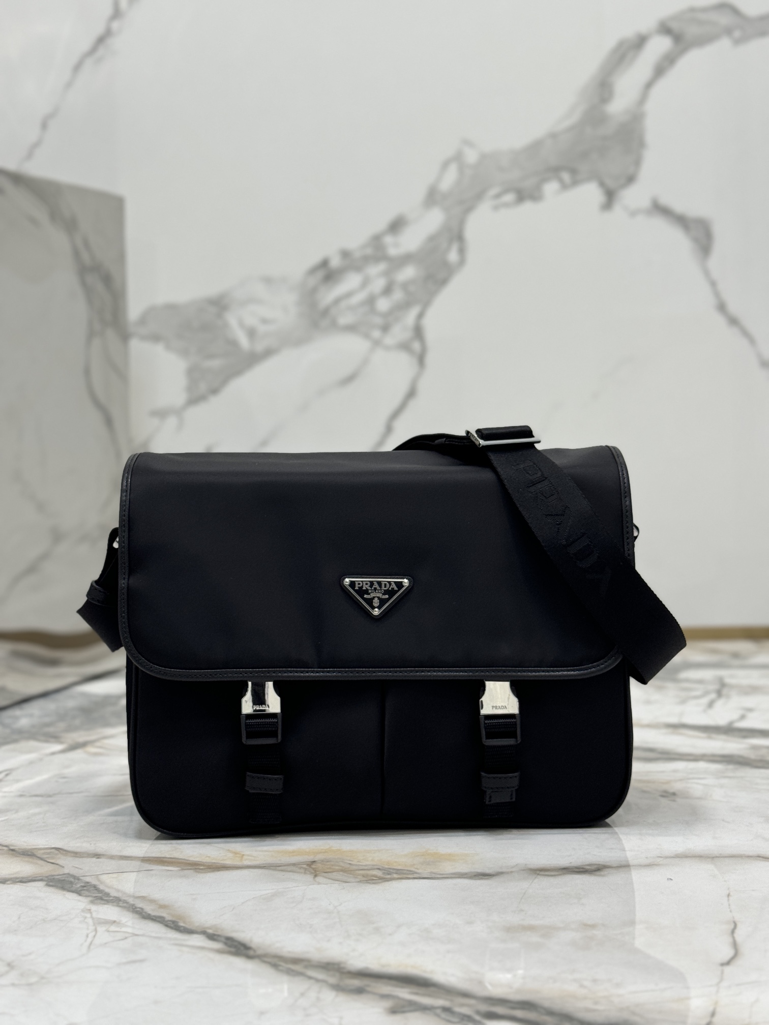 Prada 32x 24x 12cm 2VD768