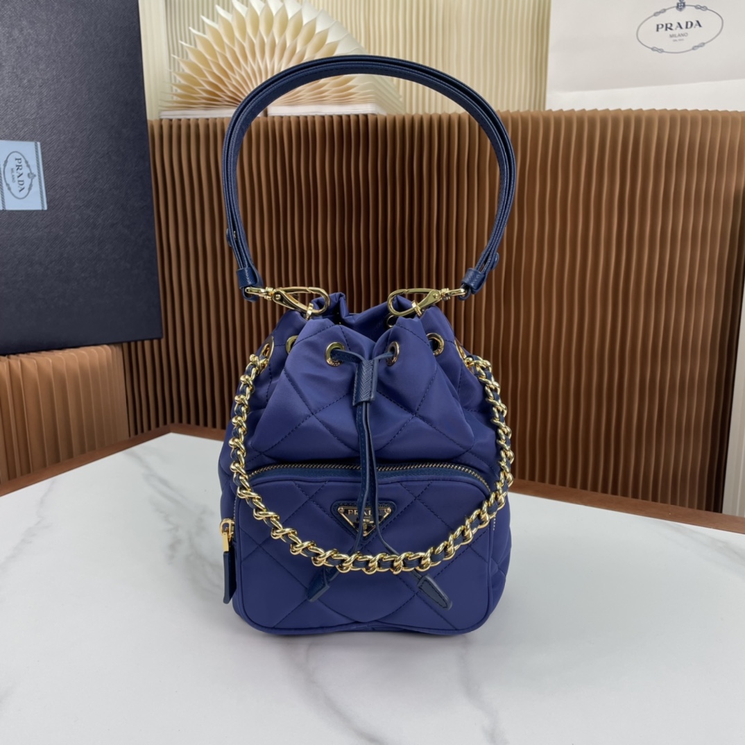 Prada 1BH038 22.5x 17.5x 12cm