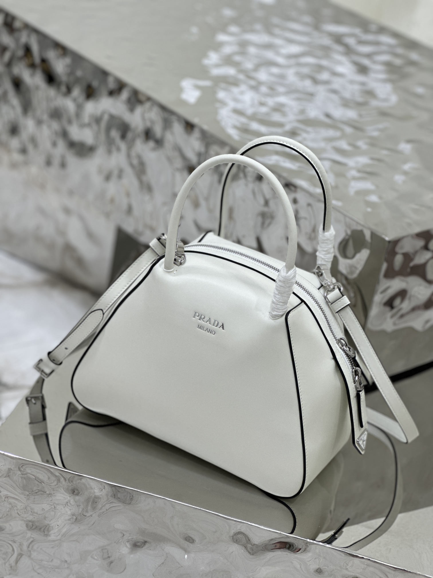 Prada 25.5×18×13.5cm 1BA366
