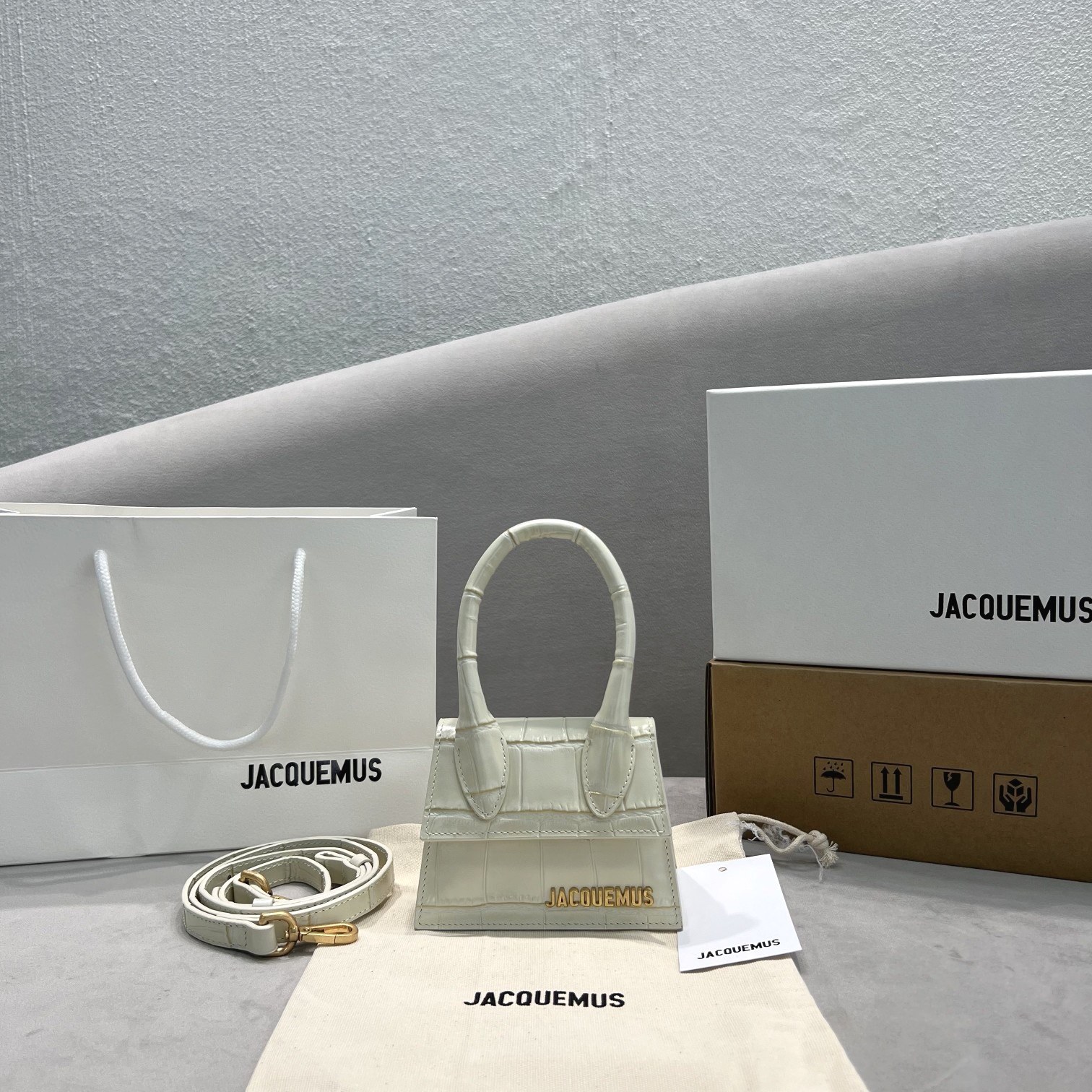 Jacquemus modello: 2102 12x8x5cm